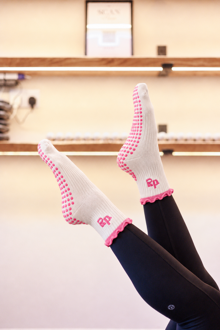 Studio Sweetheart 2.0 Pilates Grip Socks | White & Pink